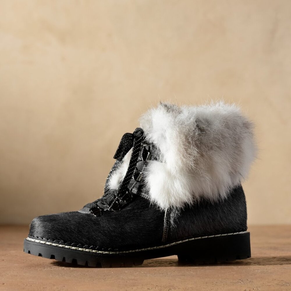 Outlander Black Leather & Real Fur Lace-Up Winter Boots – Women’s Size 9.5